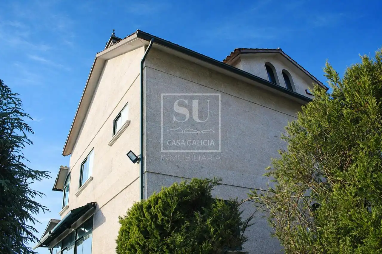 Vista exterior de Casa o chalet en venta en Vigo  con Calefacción, Jardín privado y Parquet