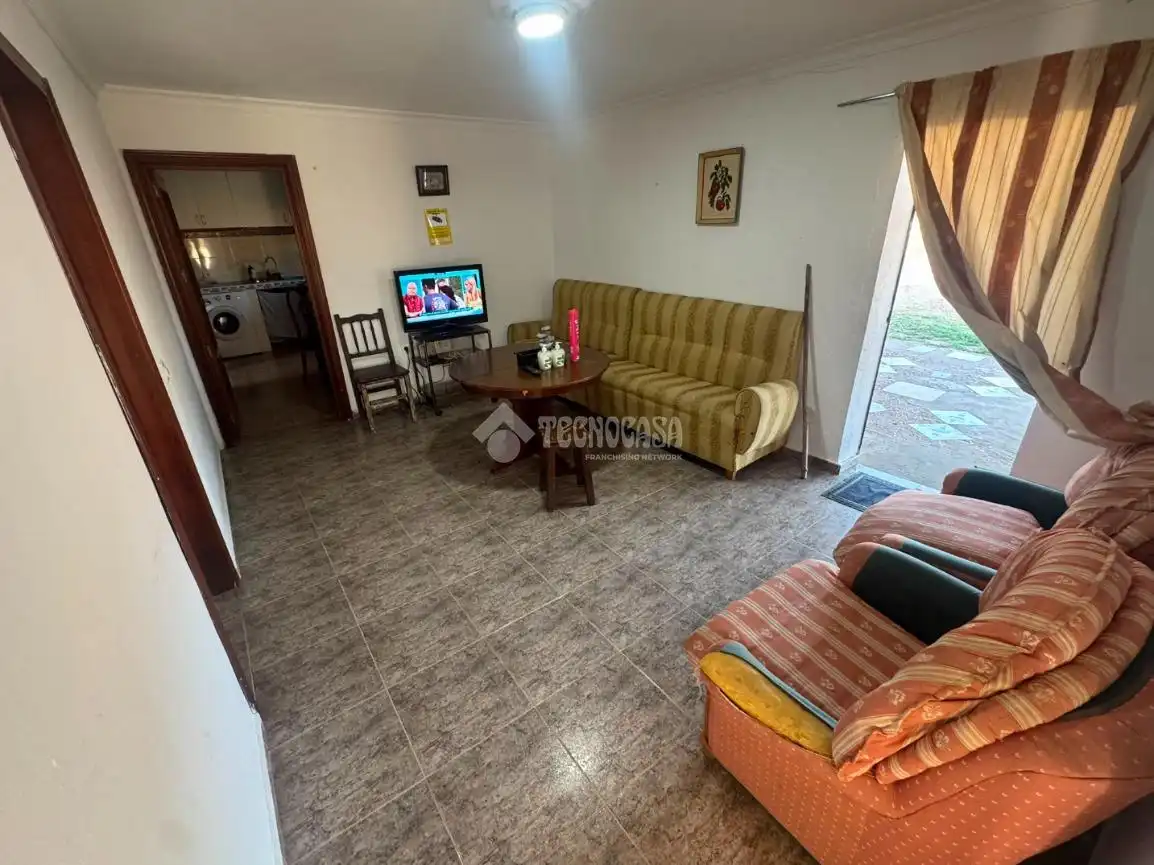 Sala d'estar de Finca rústica en venda en Badajoz amb Traster i Moblat