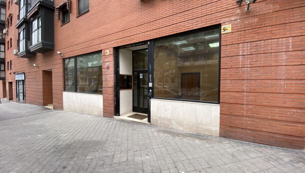 Exterior view of Planta baja for sale in  Madrid Capital  with Air Conditioner