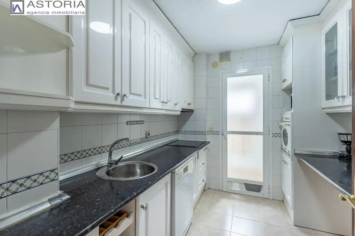 Kitchen of Flat for sale in Granada  with Balcony