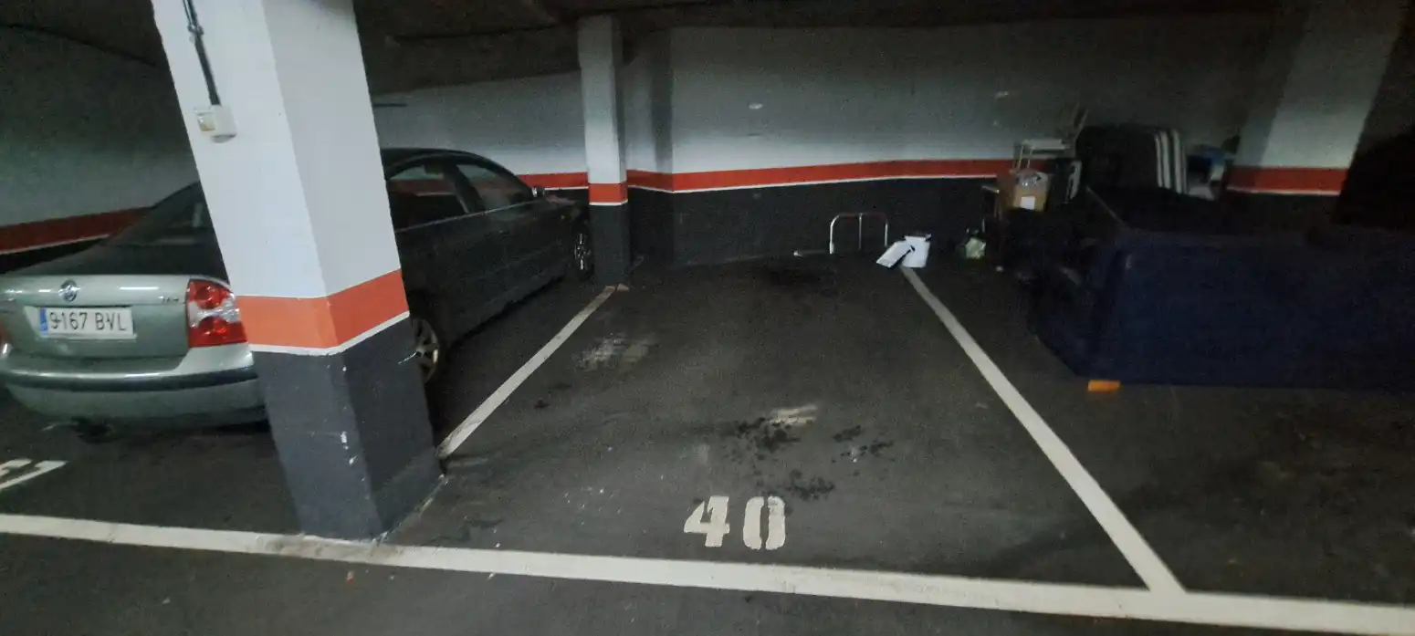 Aparcament de Pis en venda en Gijón  amb Calefacció i Parquet
