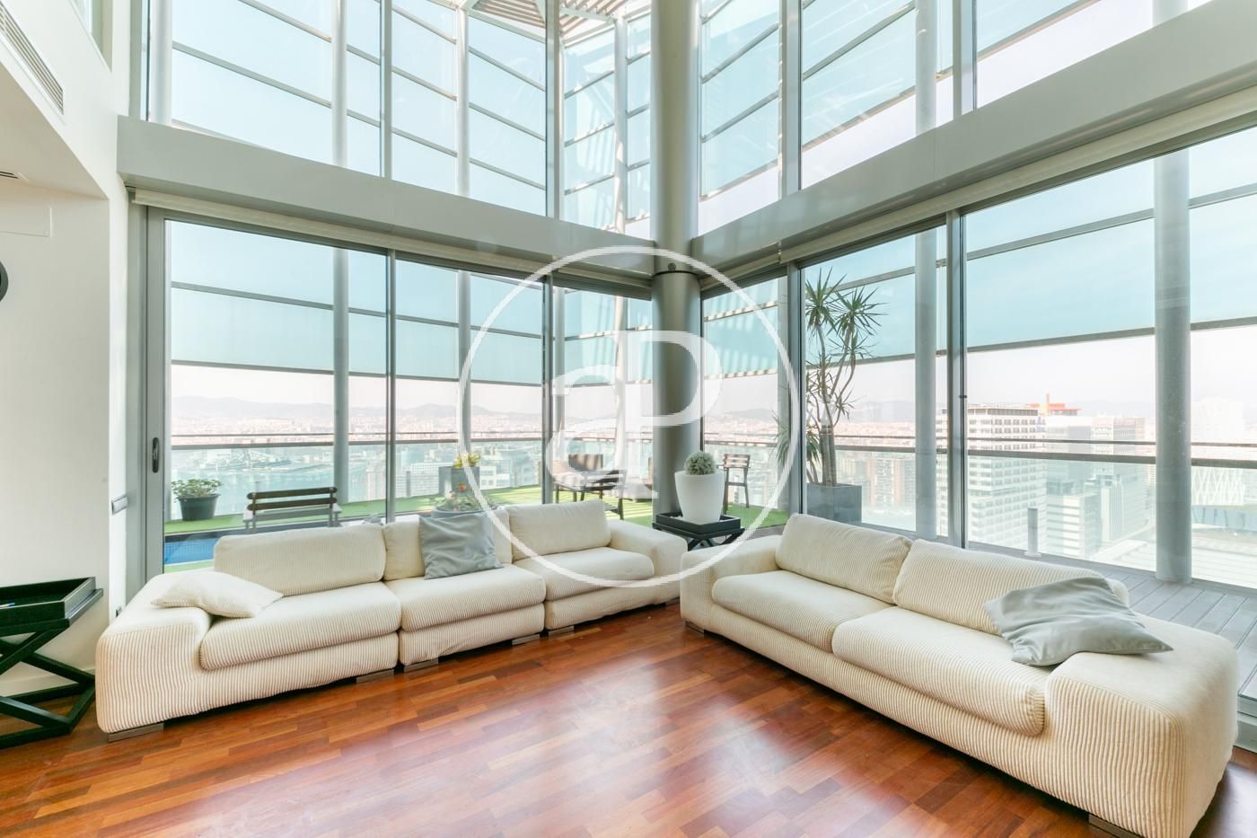 Sala de estar de Piso de alquiler en  Barcelona Capital con Aire acondicionado, Calefacción y Terraza