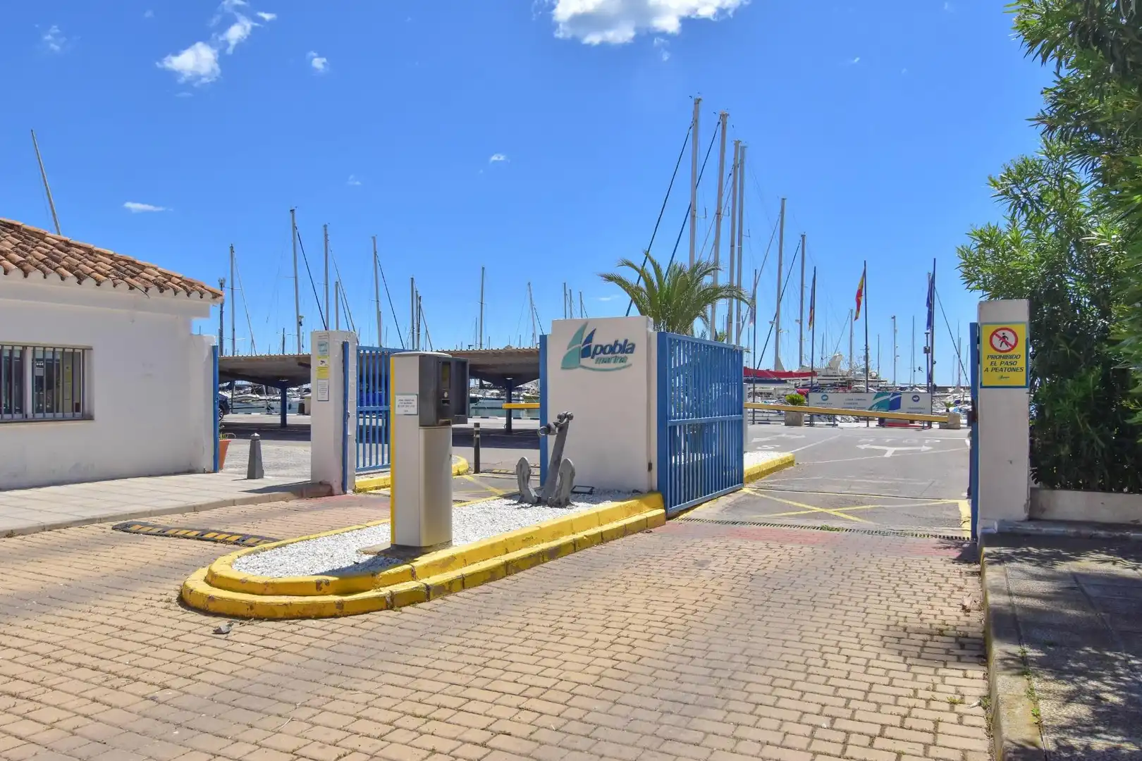 Aparcament de Planta baixa de lloguer en La Pobla de Farnals amb Aire condicionat, Moblat i Piscina comunitària