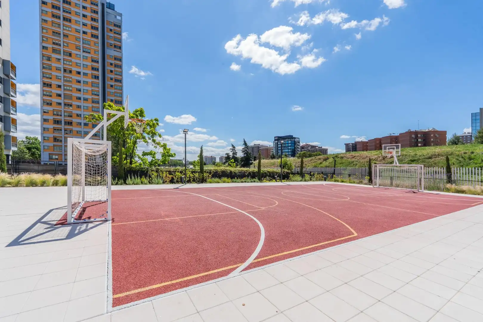 Vista exterior de Apartamento en venta en Madrid con Aire acondicionado, Calefacción y Jardín privado