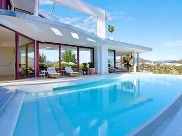 House with pool for sale in Nueva Andalucía