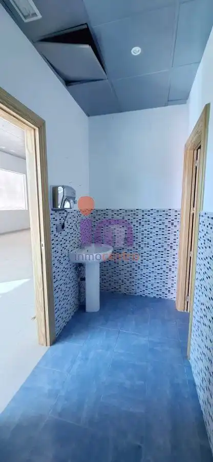 Badezimmer von Fabrikhallen zur Miete in Valdepeñas