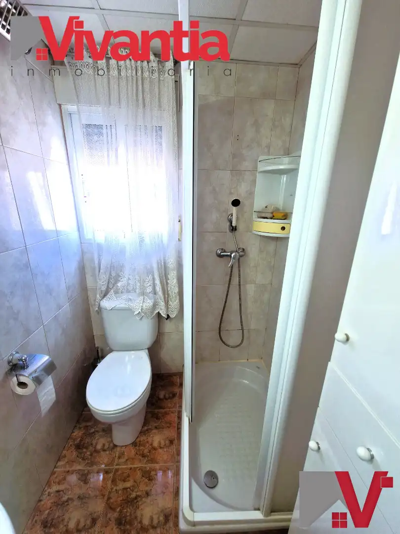 Badezimmer von Einfamilien-Reihenhaus zum Verkauf in Águilas mit Klimaanlage, Terrasse und Abstellraum