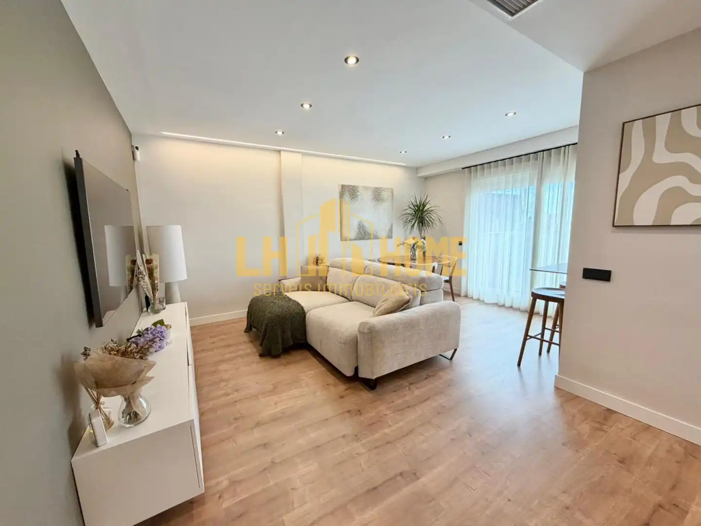 Sala d'estar de Àtic en venda en L'Hospitalet de Llobregat amb Aire condicionat, Calefacció i Parquet