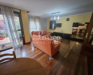 Sala d'estar de Casa adosada en venda en Amorebieta-Etxano amb Terrassa