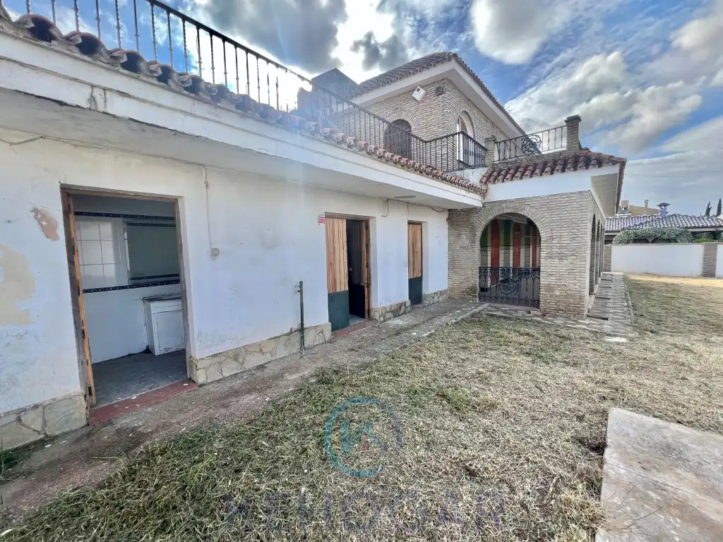 Vista exterior de Casa o chalet en venta en Dos Hermanas con Piscina