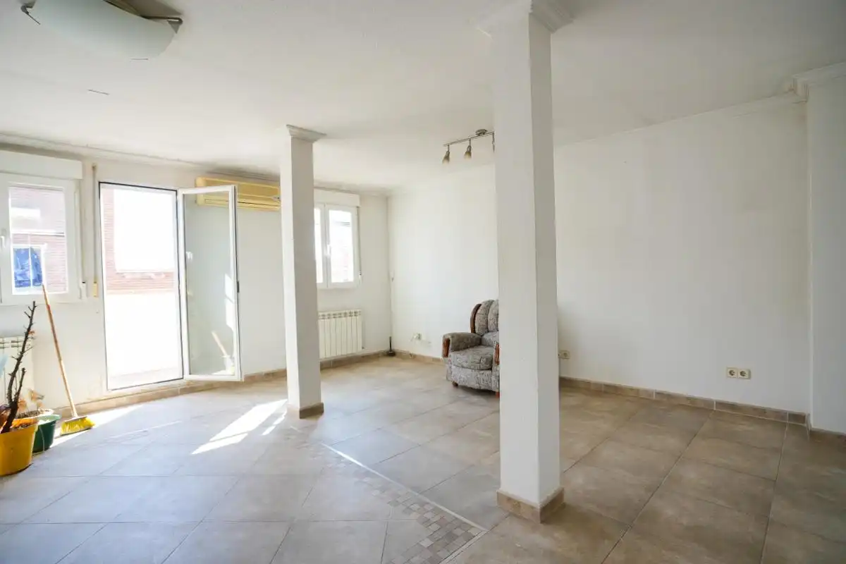 Sala d'estar de Edifici en venda en Madrid