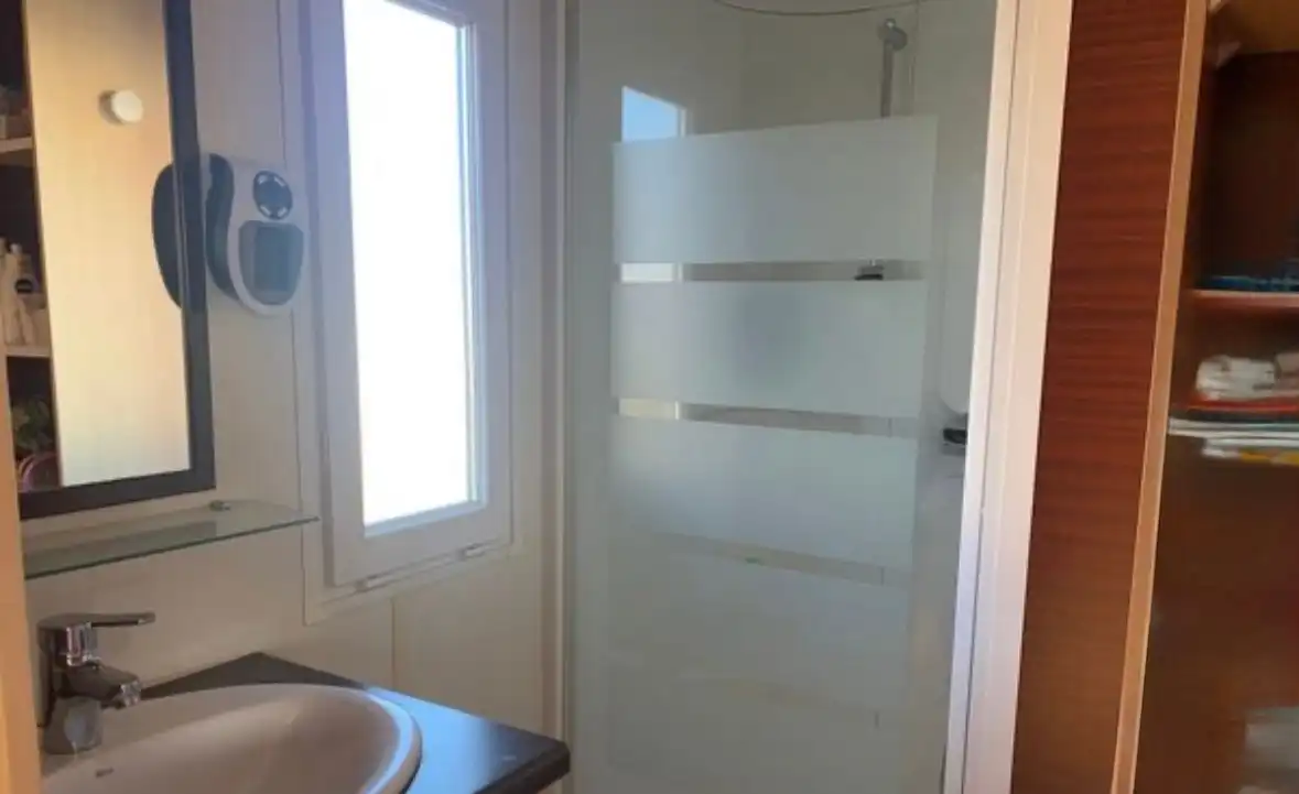 Bany de Casa o xalet en venda en Santas Martas amb Aire condicionat, Calefacció i Jardí privat