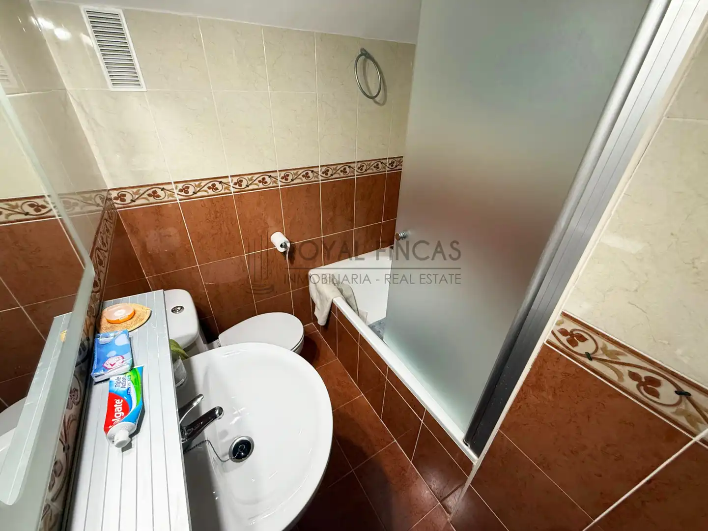 Bathroom of Attic for sale in Fuengirola  with Air Conditioner, Heating and Terrace