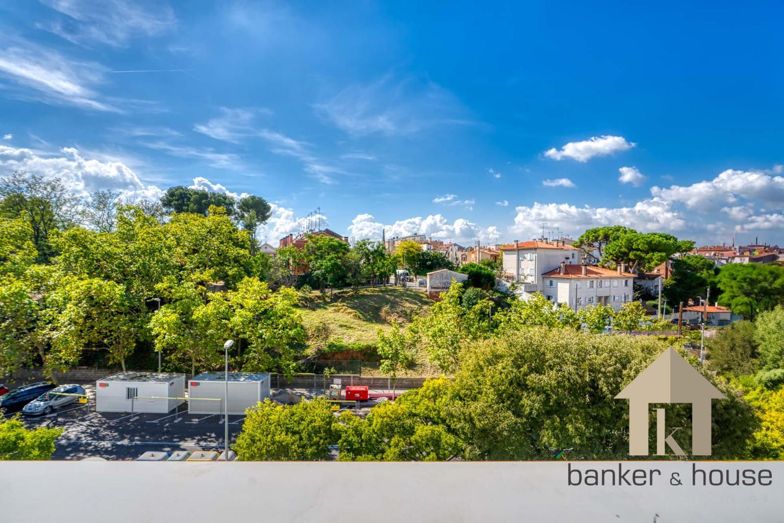 Vista exterior de Pis en venda en Cerdanyola del Vallès amb Aire condicionat, Terrassa i Forn