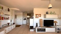 Sala d'estar de Dúplex en venda en Castelldefels amb Calefacció, Jardí privat i Terrassa