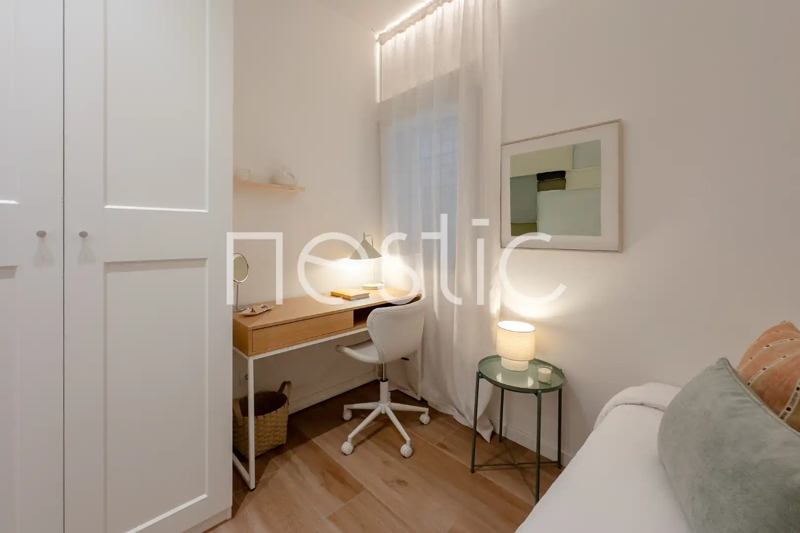 Dormitori de Apartament de lloguer en Madrid amb Aire condicionat, Calefacció i Moblat