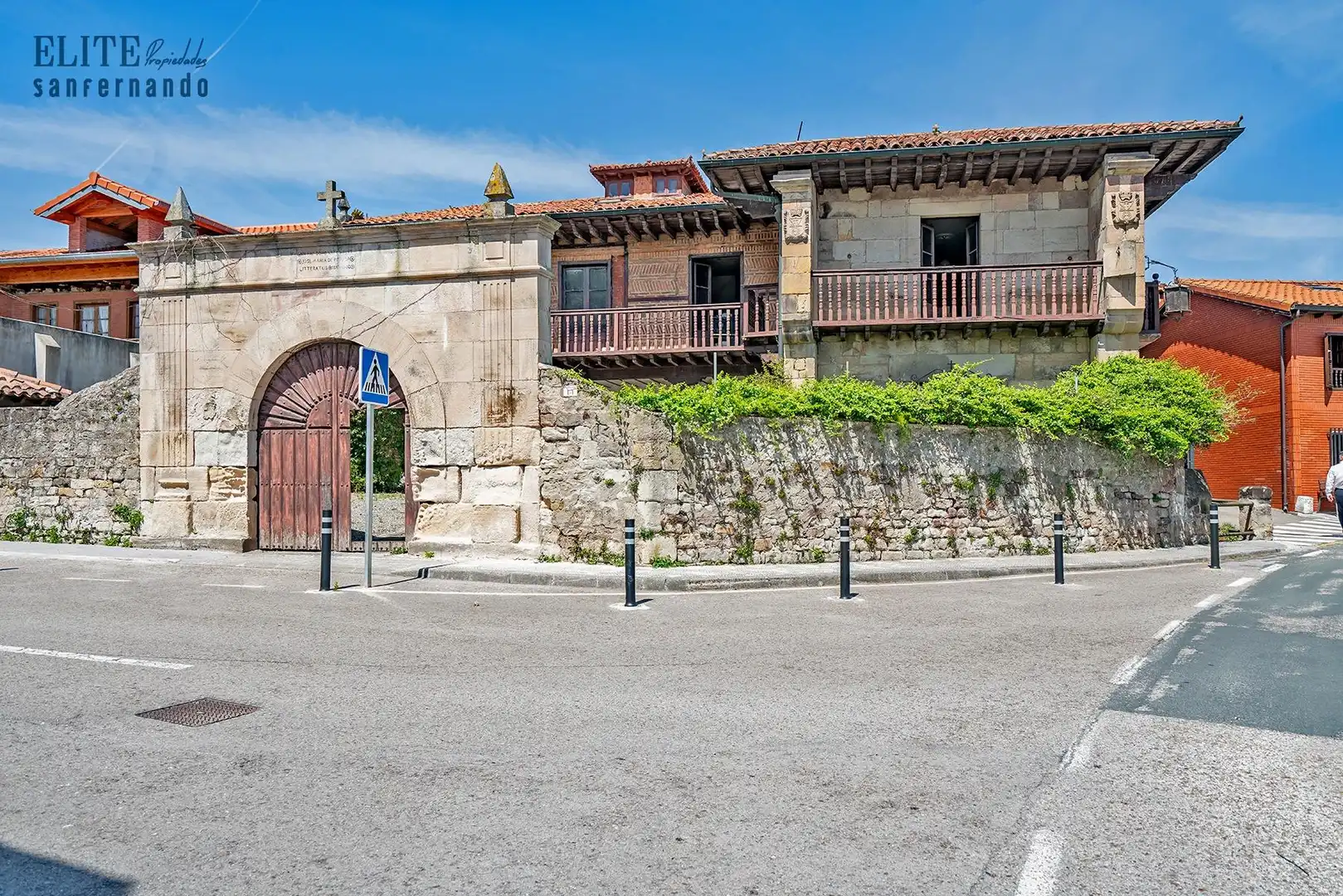 Vista exterior de Casa o xalet en venda en Polanco amb Jardí privat, Terrassa i Balcó