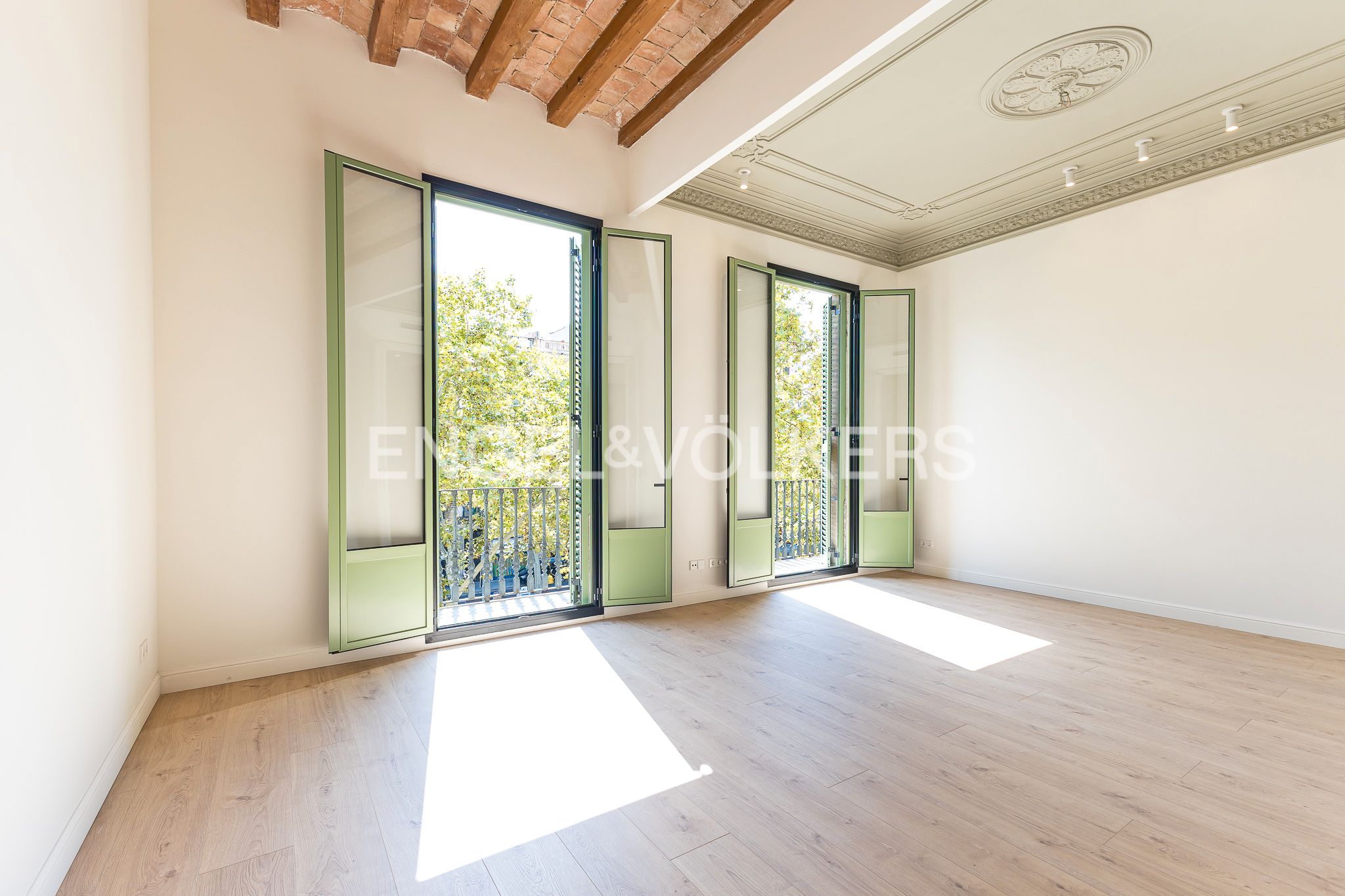Exterior view of Apartment for sale in  Barcelona Capital  with Air Conditioner, Heating and Parquet flooring