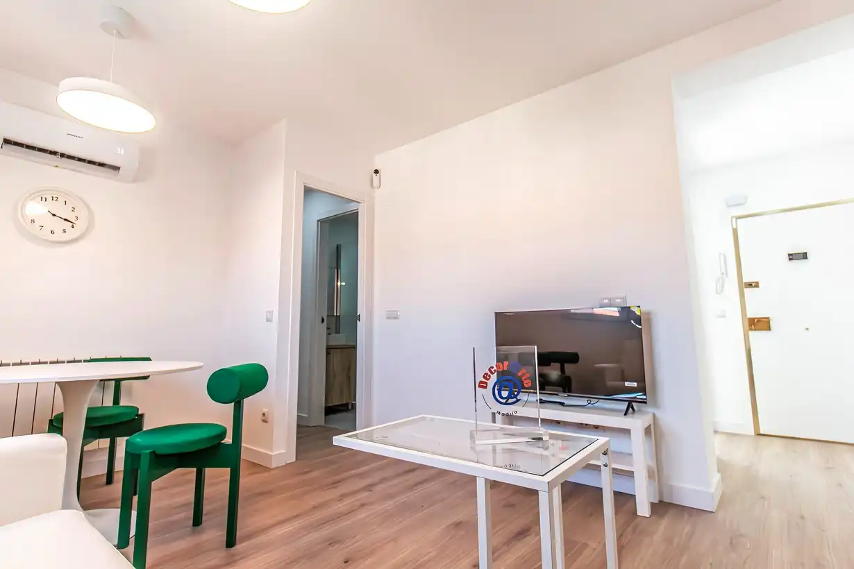 Living room of Flat for sale in Madrid  with Air Conditioner, Heating and Furnished