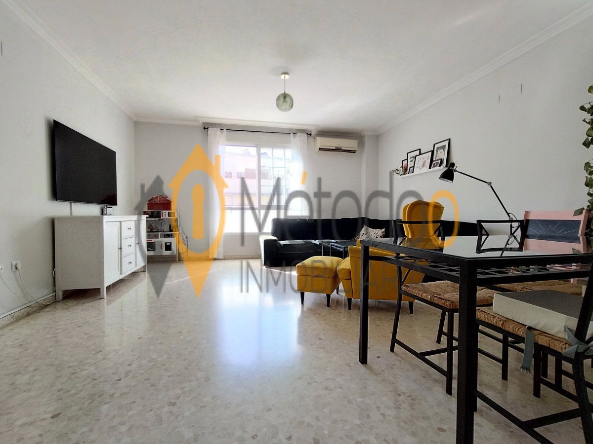 Sala d'estar de Dúplex en venda en  Sevilla Capital amb Aire condicionat i Traster