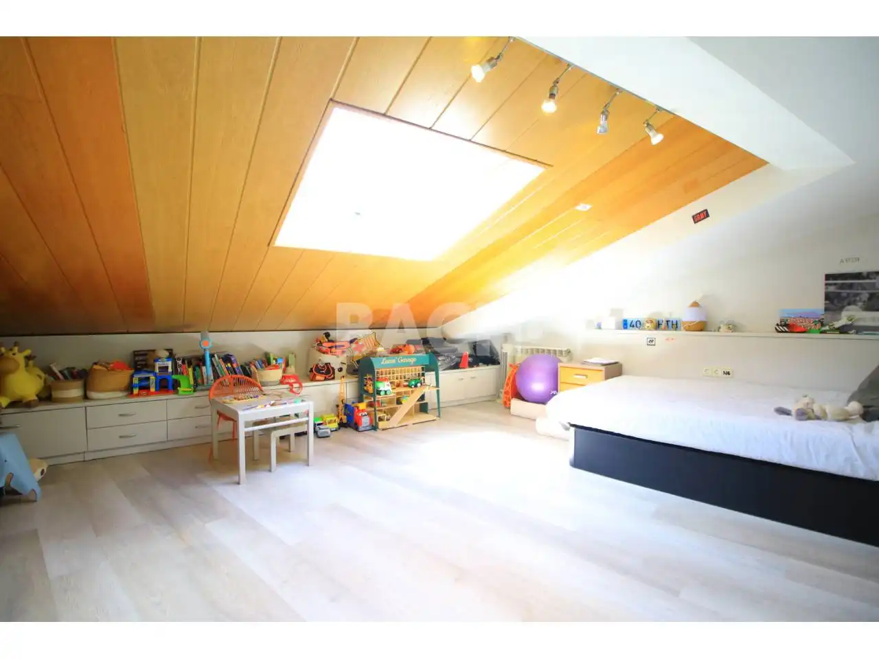Ático en venta en Vic con Aire acondicionado, Calefacción y Parquet