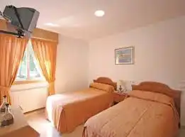 Habitación de Edificio en venta en Curtis con Alarma