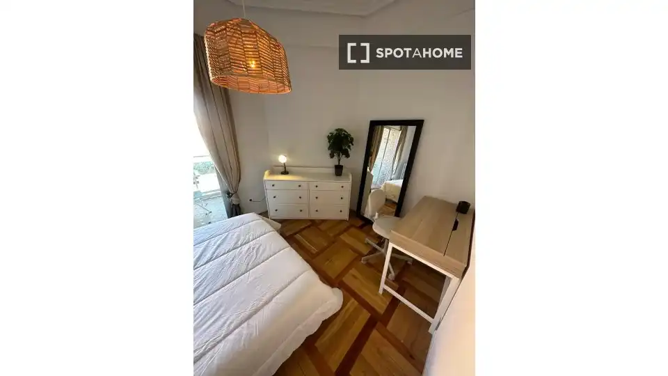 Bedroom of Flat for share in Retiro