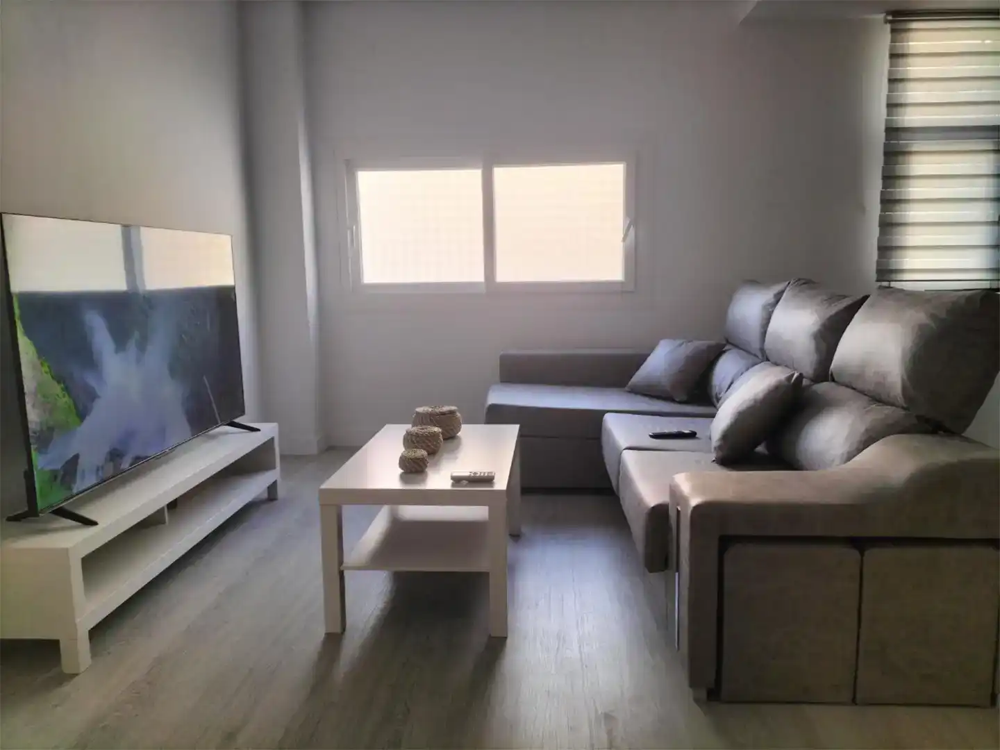 Sala d'estar de Pis per a compartir en Puerto Real amb Aire condicionat, Parquet i Moblat