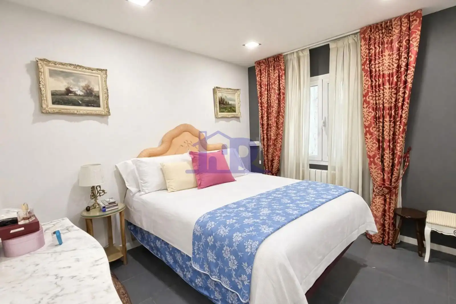 Bedroom of Flat for sale in Cuenca  with Air Conditioner, Heating and Terrace