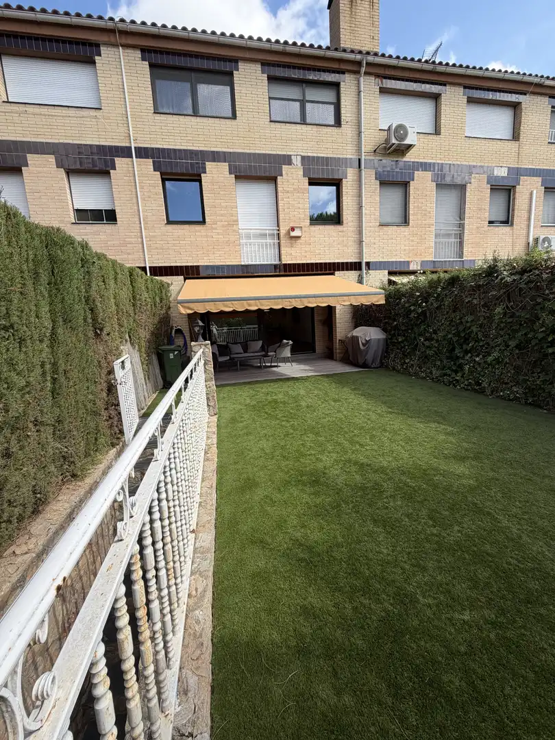 Terrassa de Casa adosada en venda en Mataró amb Aire condicionat, Terrassa i Piscina