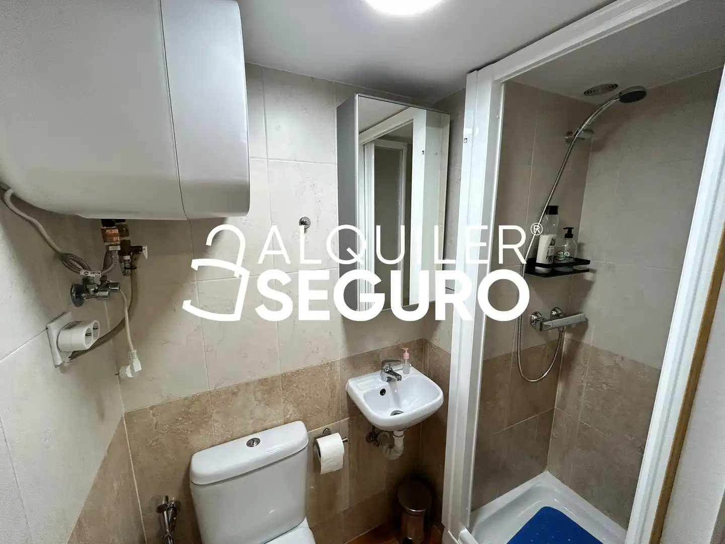Baño de Estudio de alquiler en Madrid con Amueblado