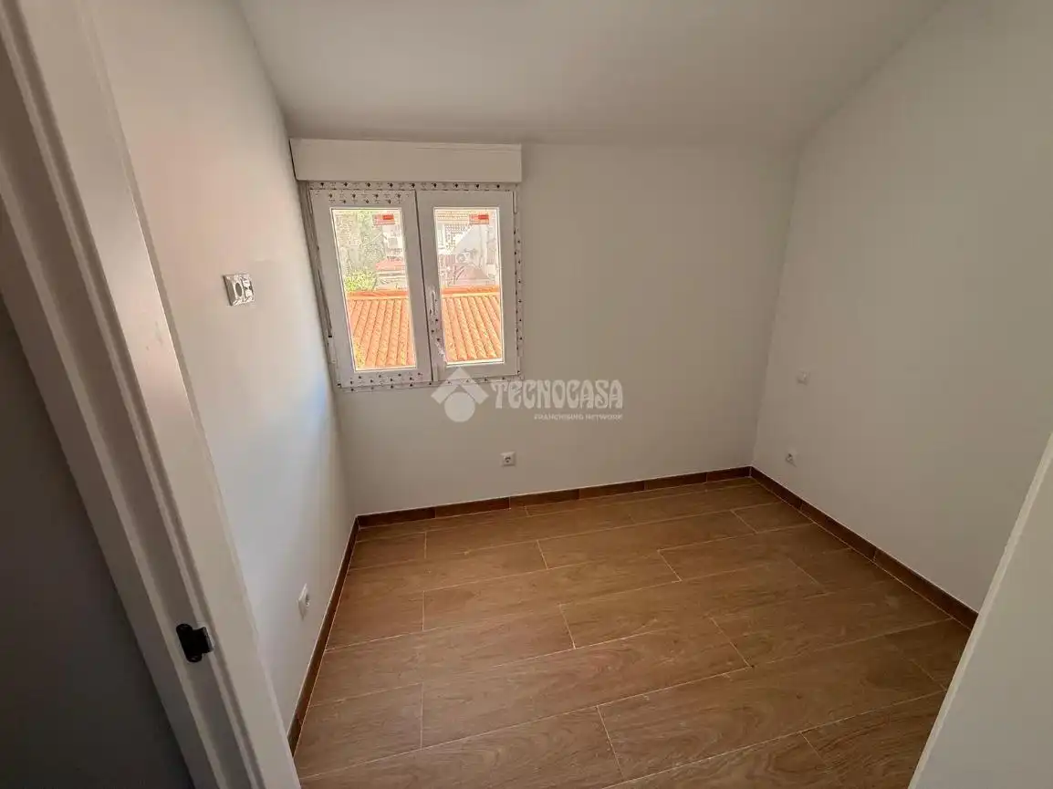 Habitación de Piso en venta en Madrid con Parquet y Balcón