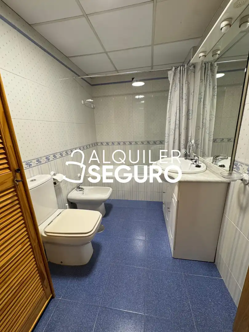 Baño de Piso de alquiler en Málaga con Aire acondicionado, Terraza y Amueblado