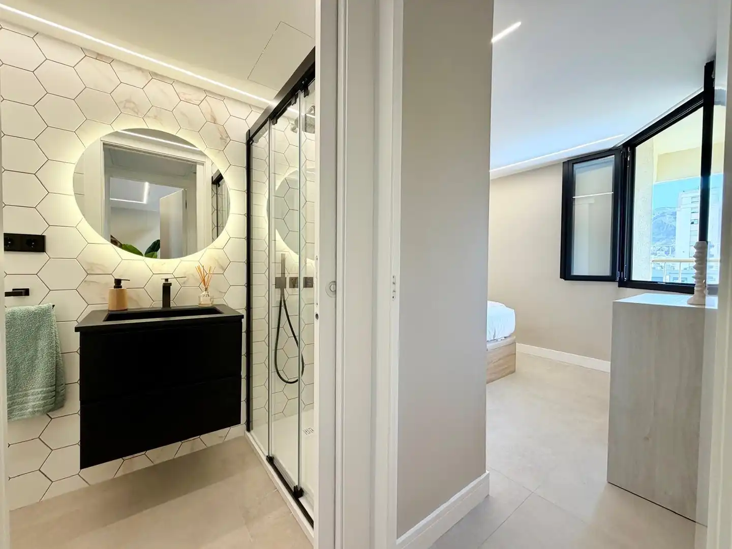 Bathroom of Flat for rent in Roquetas de Mar  with Air Conditioner, Heating and Terrace