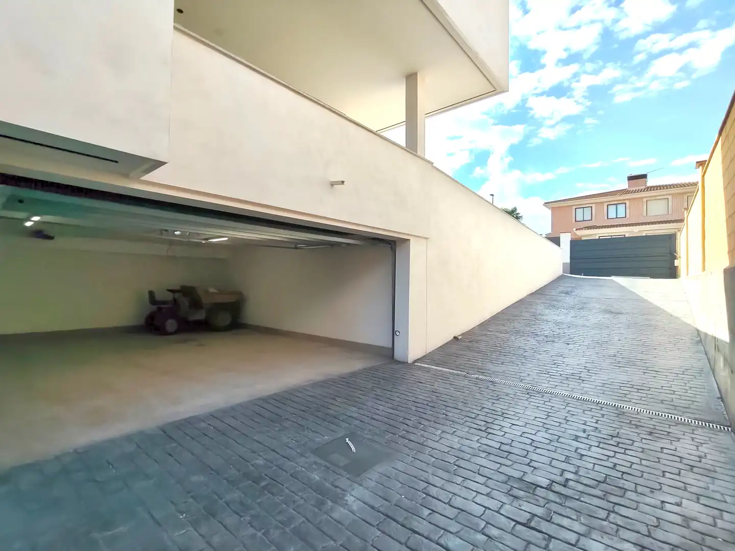 Parking de Casa o chalet en venta en Carbajosa de la Sagrada con Calefacción, Jardín privado y Terraza