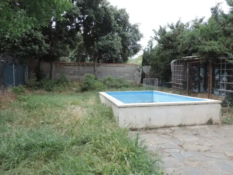 Schwimmbecken von Einfamilien-Reihenhaus zum Verkauf in Trijueque mit Heizung und Terrasse