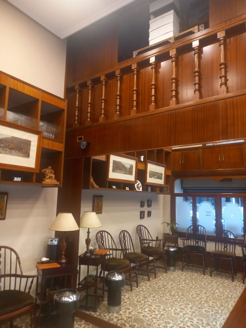 Local de lloguer en Gijón  amb Moblat