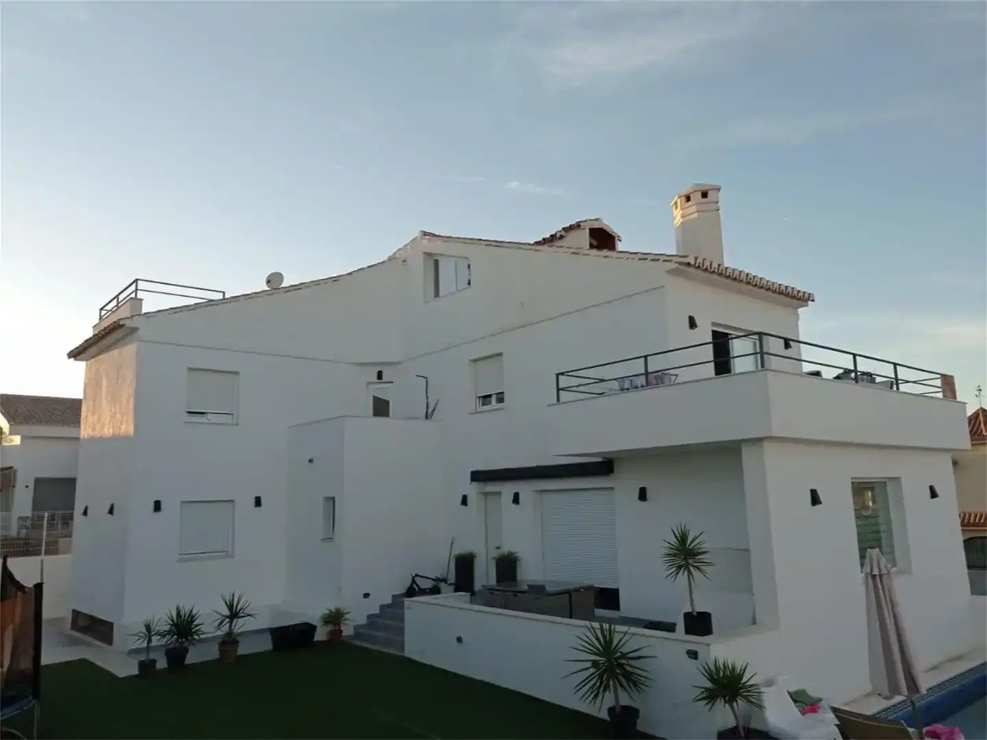 Vista exterior de Casa o xalet en venda en Vélez-Málaga amb Aire condicionat, Piscina i Balcó