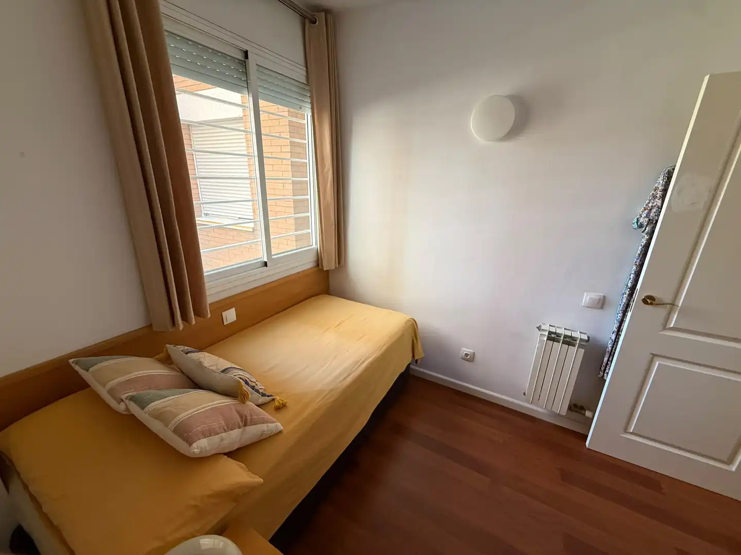 Bedroom of Flat for sale in Cornellà de Llobregat  with Heating, Private garden and Swimming Pool