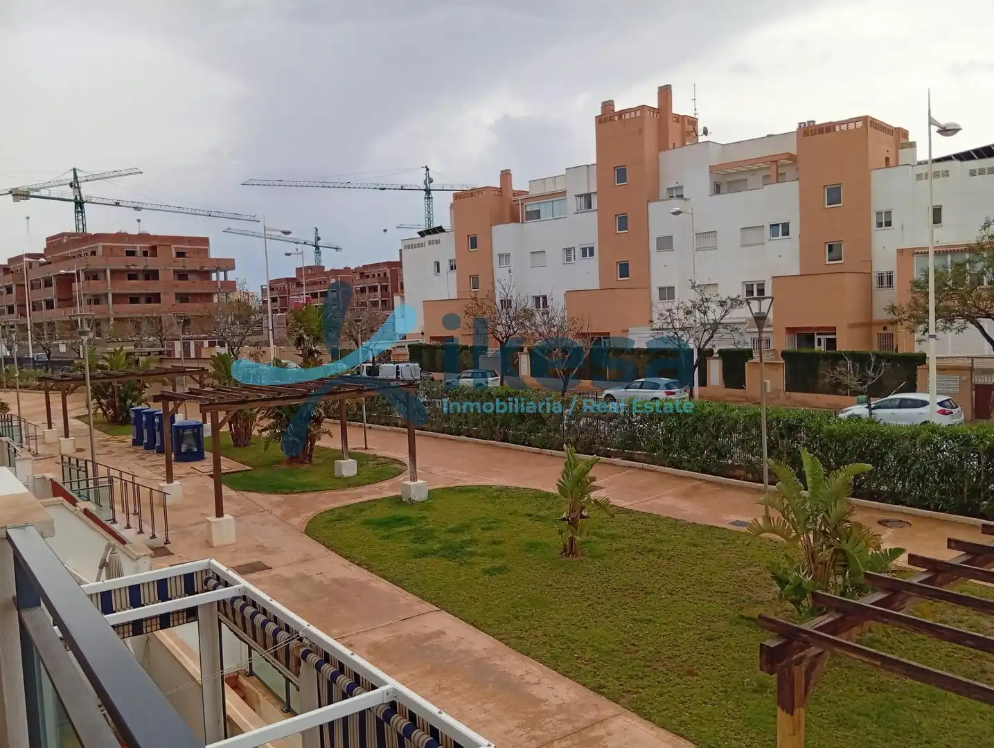 Vista exterior de Apartamento en venta en Almería con Piscina comunitaria