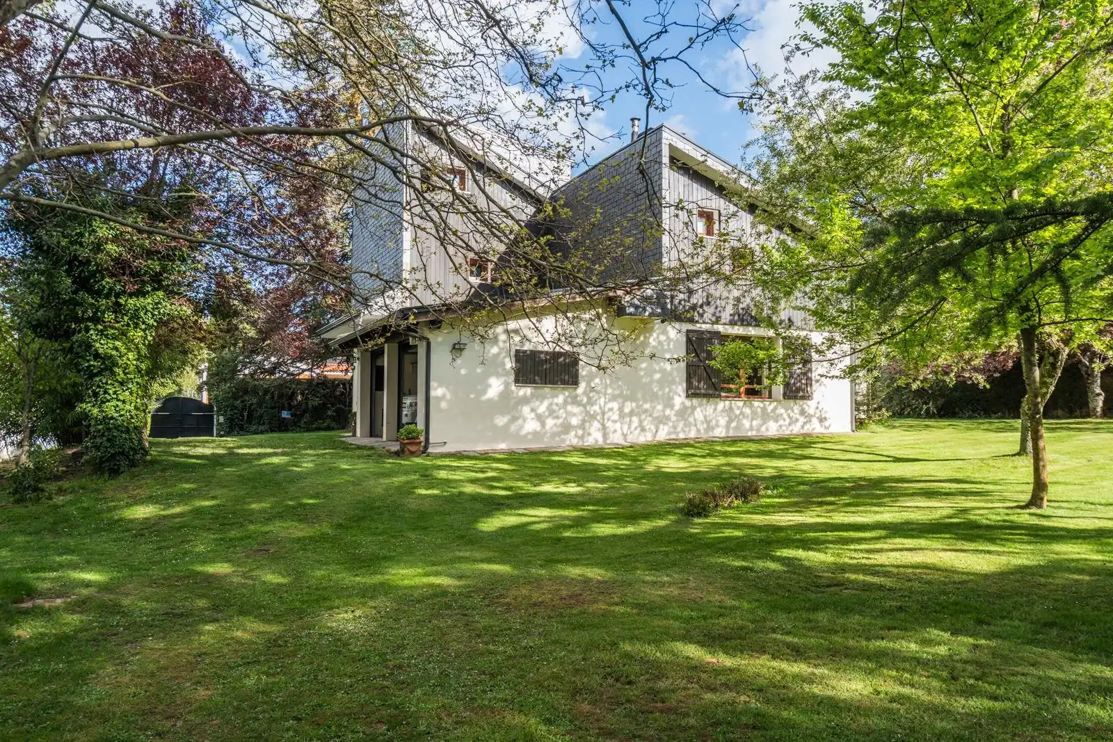 Vista exterior de Casa o chalet en venta en El Espinar con Calefacción, Jardín privado y Terraza