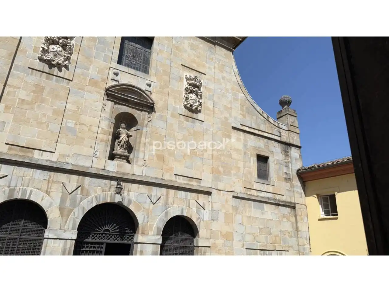Exterior view of Flat for sale in  Pamplona / Iruña  with Heating, Parquet flooring and Storage room