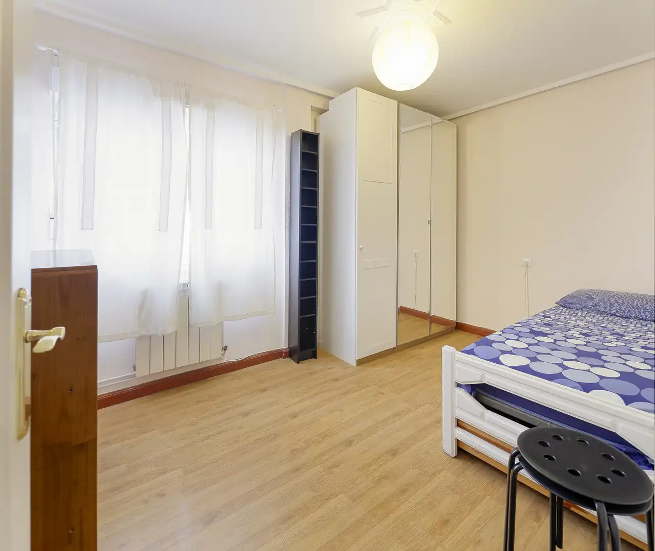 Habitación de Piso en venta en Gijón  con Calefacción, Terraza y Amueblado