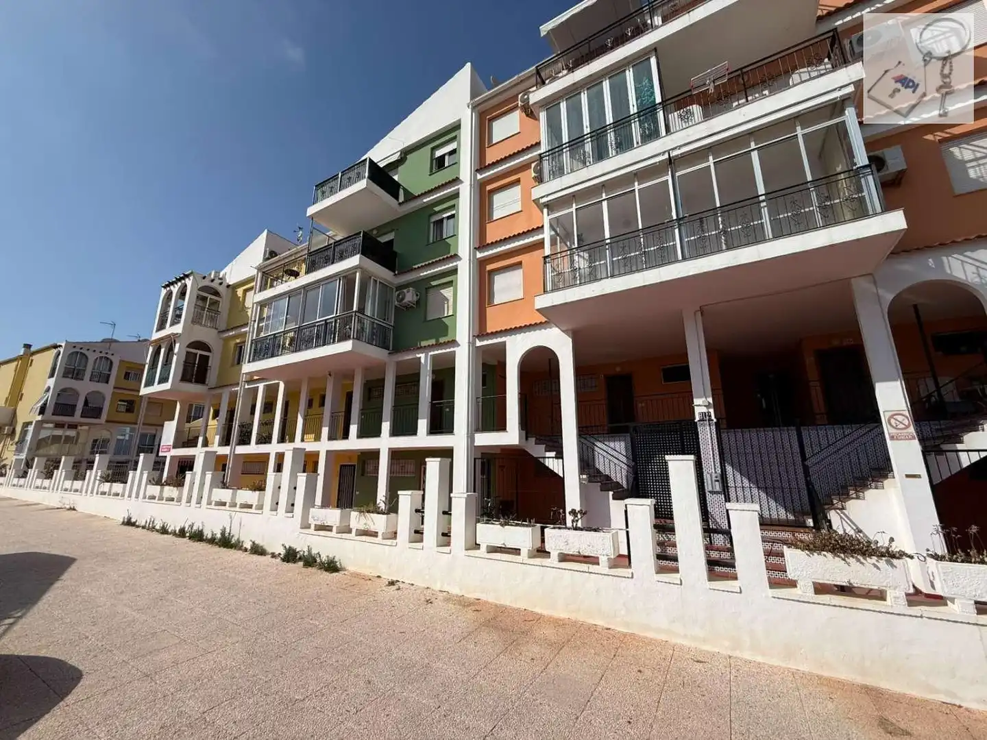 Vista exterior de Apartament en venda en Torrevieja amb Aire condicionat, Terrassa i Moblat