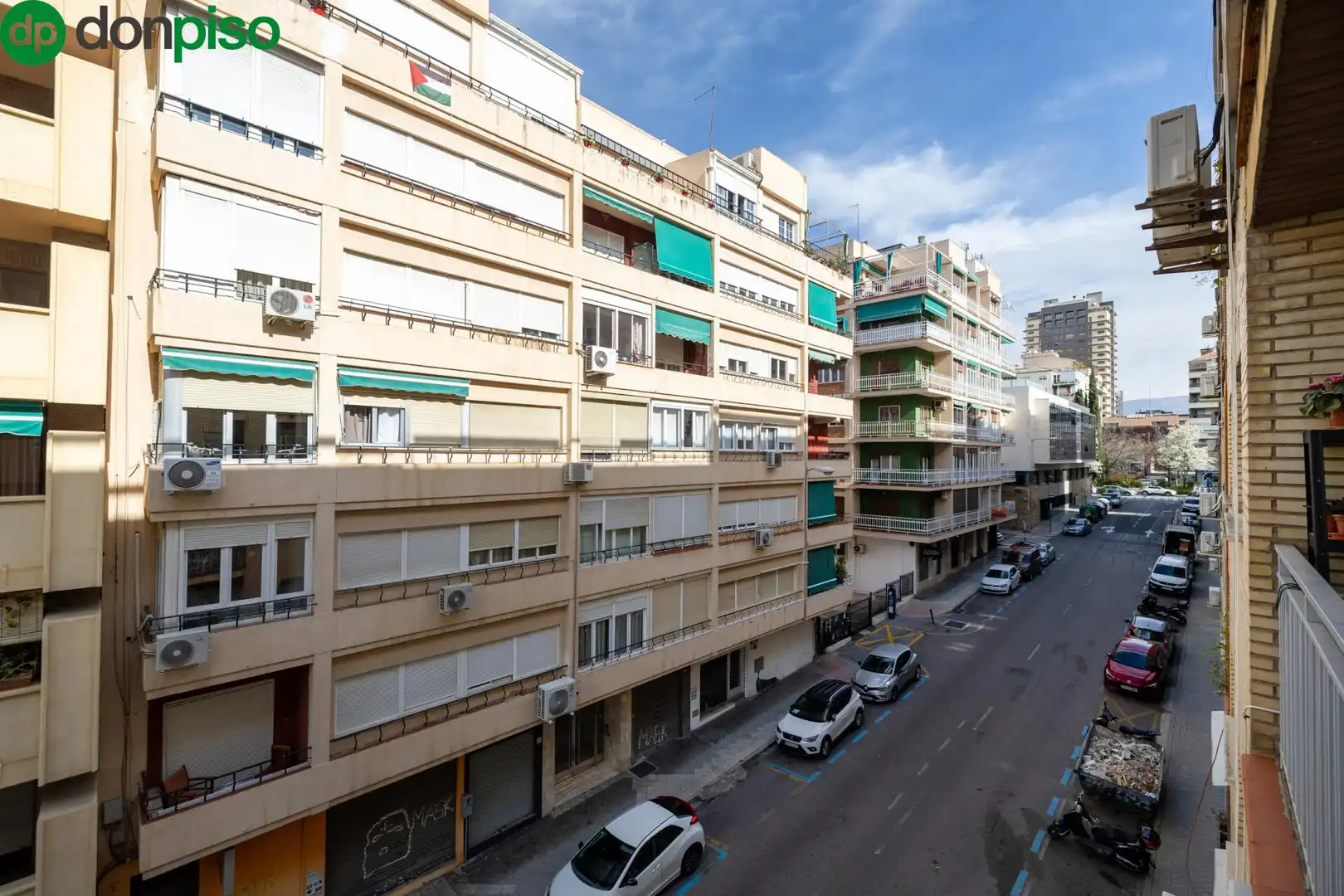 Vista exterior de Apartament en venda en Granada amb Calefacció