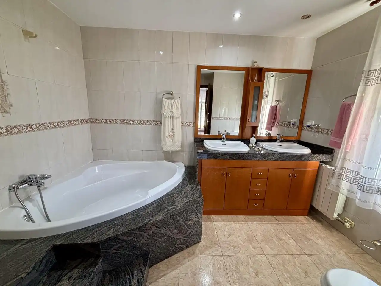 Baño de Casa adosada en venta en Valls con Aire acondicionado, Calefacción y Jardín privado