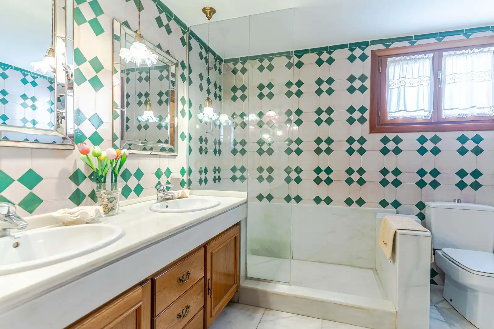 Baño de Dúplex en venta en Granada con Aire acondicionado, Jardín privado y Trastero