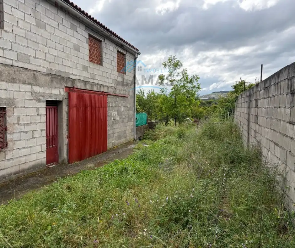 Industrial buildings for sale in Losar de la Vera