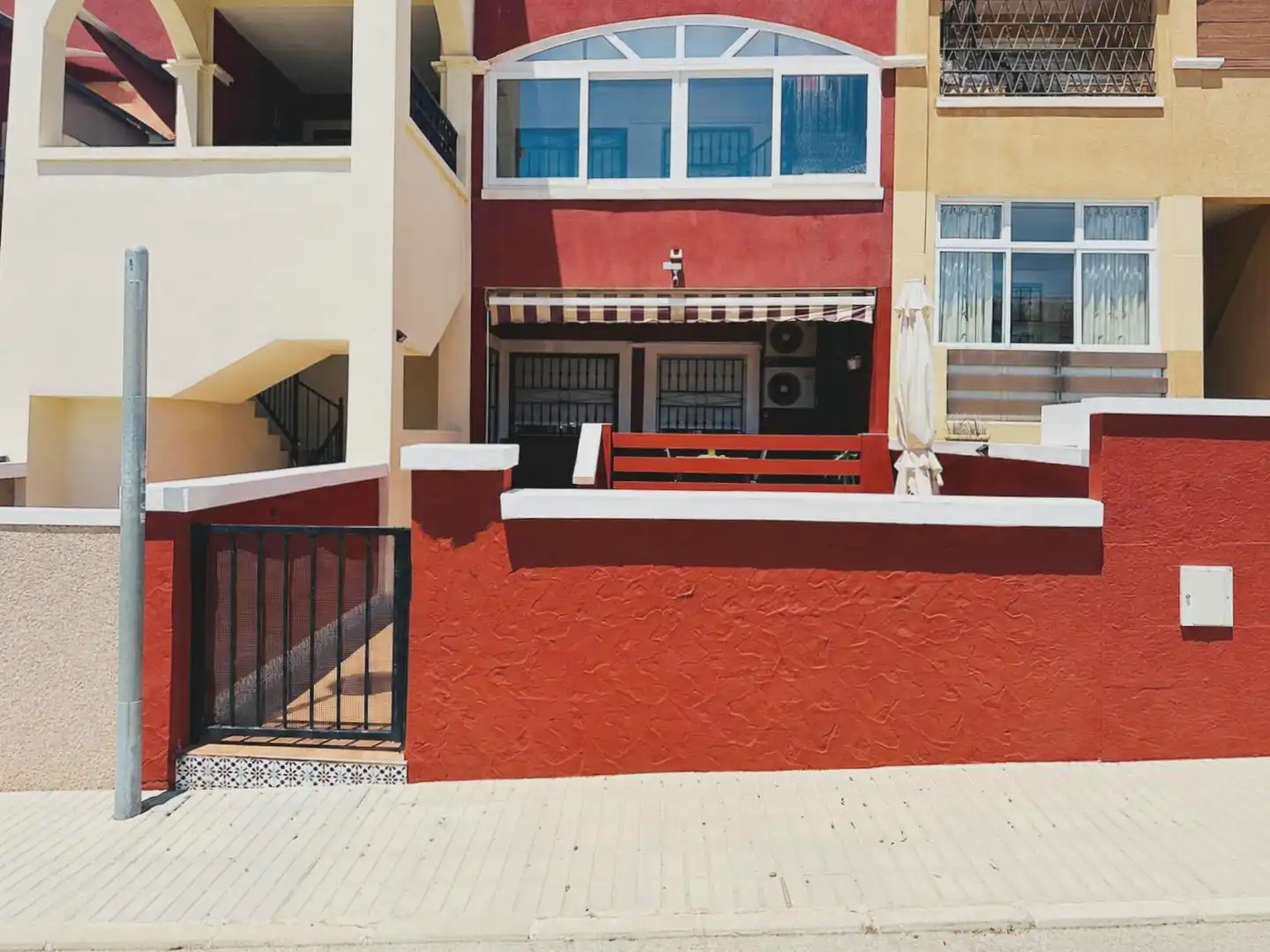 Bungalow con piscina en venta en Calle L-2 LAGO SOL