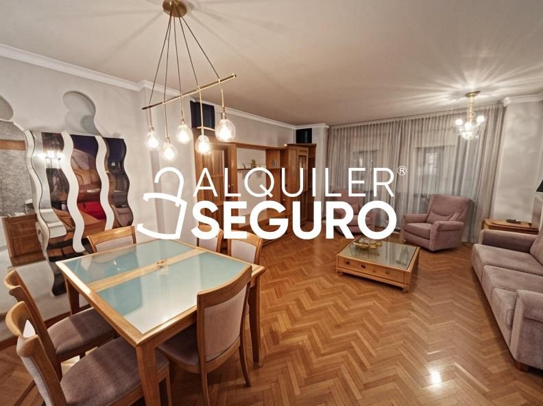 Sala de estar de Piso de alquiler en  Madrid Capital con Aire acondicionado, Calefacción y Piscina